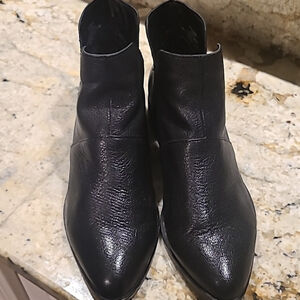 LUCKY BRAND Paramo Black Pebbled Leather Ankle Boots. Sz. 7.5.(#1396)